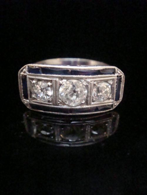 ART DECO 1920S PLATINUM SAPPHIRE AND DIAMOND RING