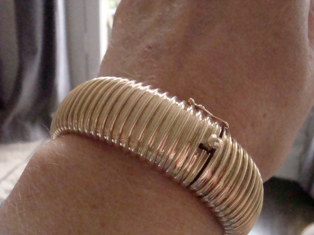 Retro 1960s french 14ct yellow gold bracelet 31.3g View II