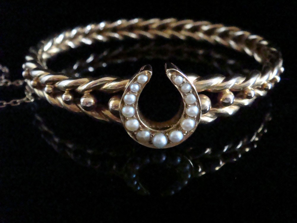 Victorian 15ct yellow gold seed pearl horseshoe bangle 15.2g in original fitted case View III