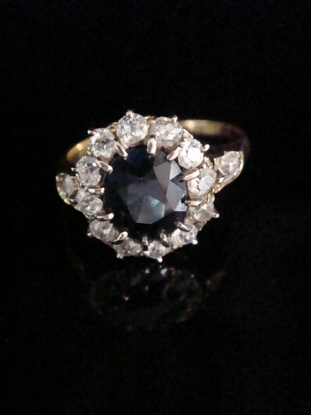 Edwardian 18ct yellow gold natural sapphire 2.00ct and diamond 0.90ct cluster