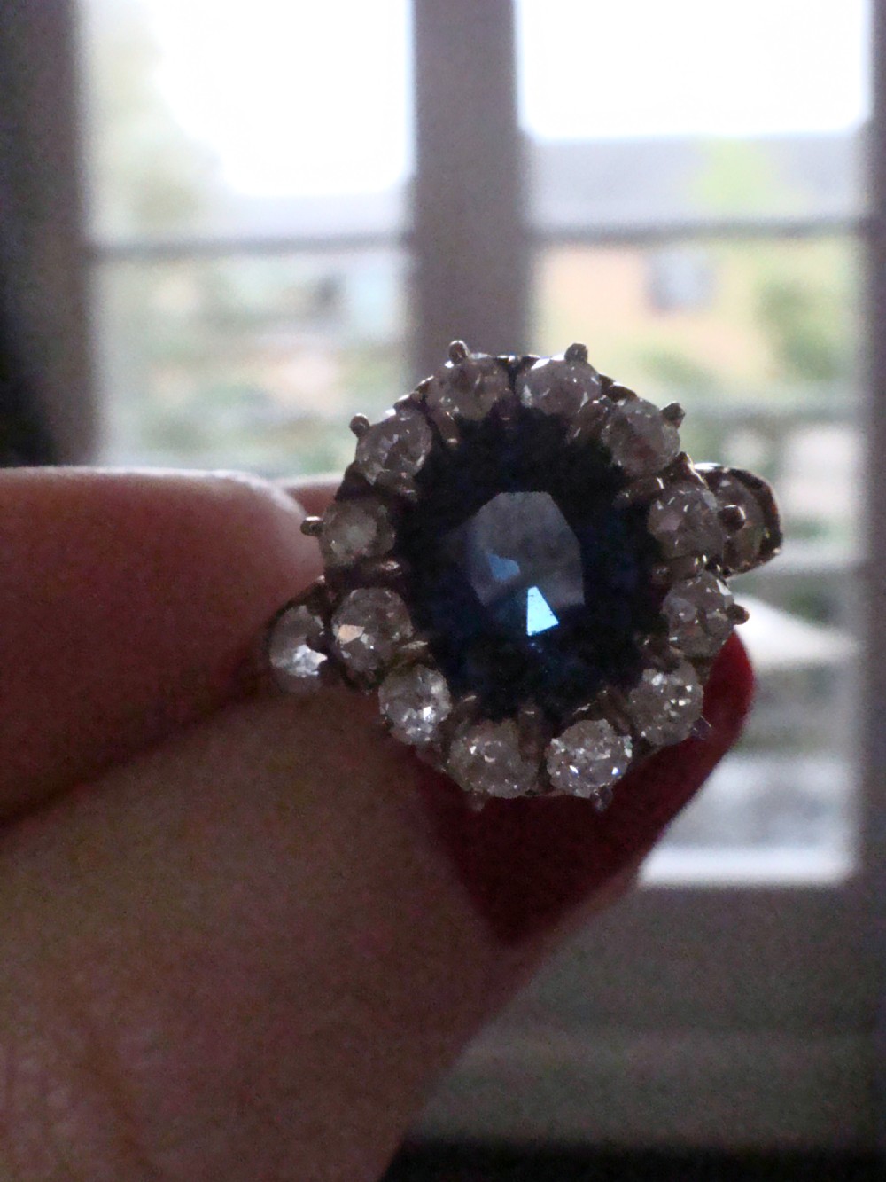 Edwardian 18ct yellow gold natural sapphire 2.00ct and diamond 0.90ct cluster View IV