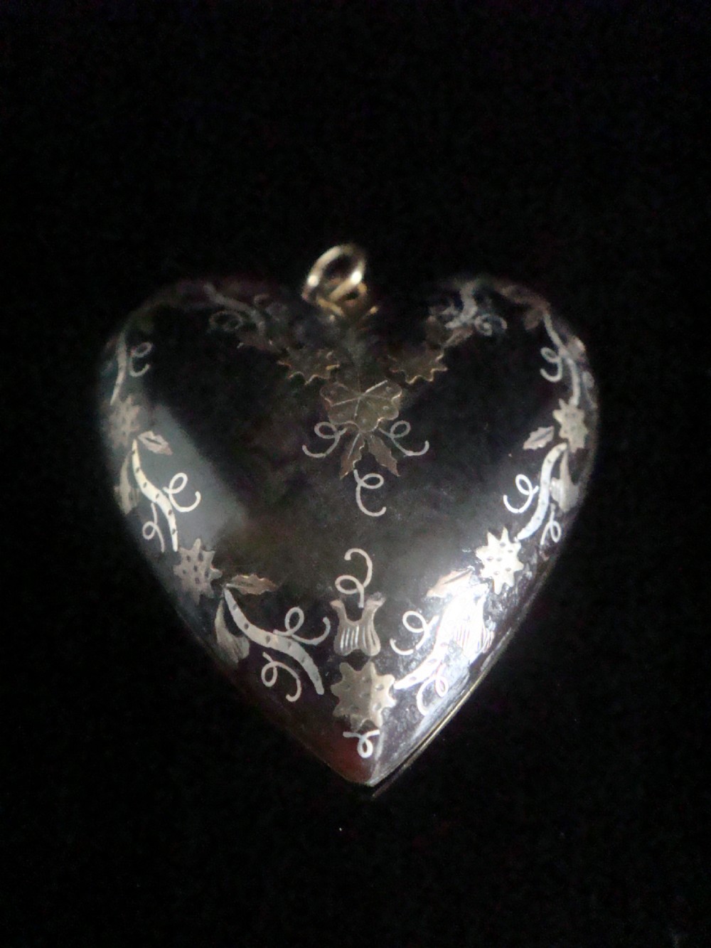 ORIGINAL VERY LARGE VICTORIAN 9CT YELLOW GOLD PIQUE INLAID HEART PENDANT