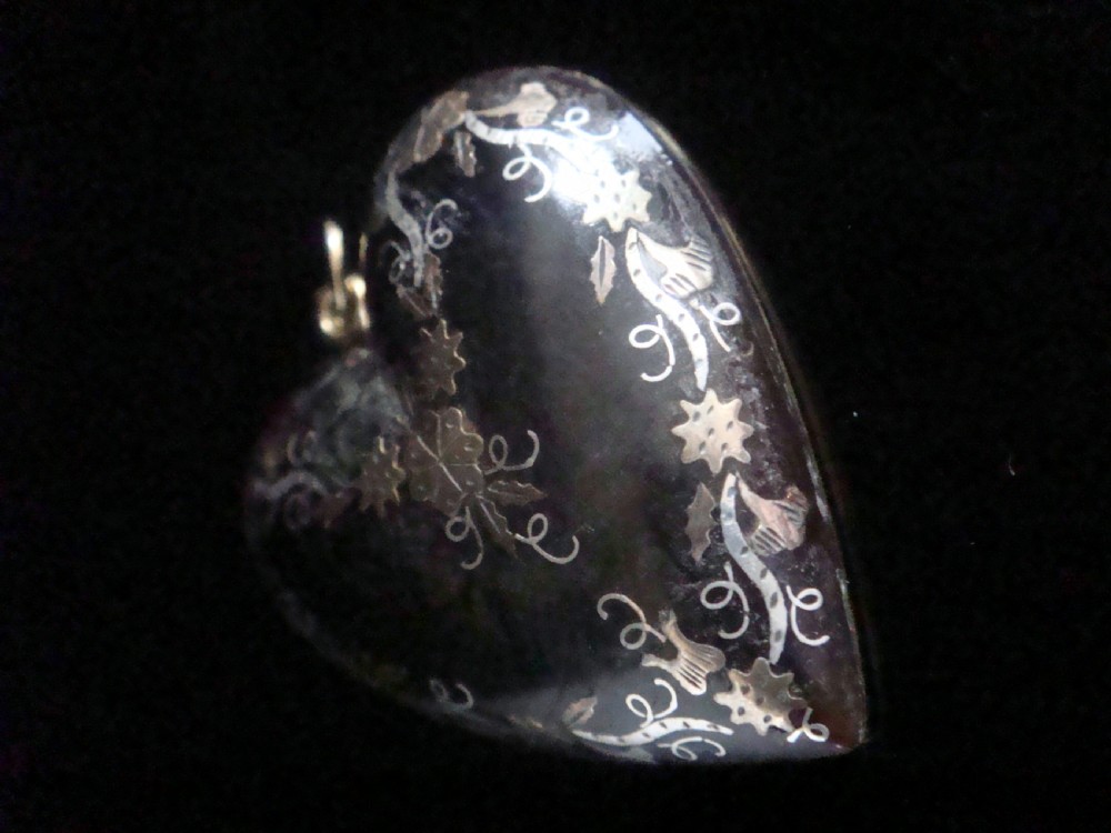ORIGINAL VERY LARGE VICTORIAN 9CT YELLOW GOLD PIQUE INLAID HEART PENDANT View IV