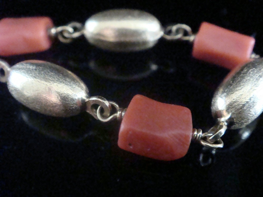 Retro 1960s 18ct yellow gold natural coral bracelet View III