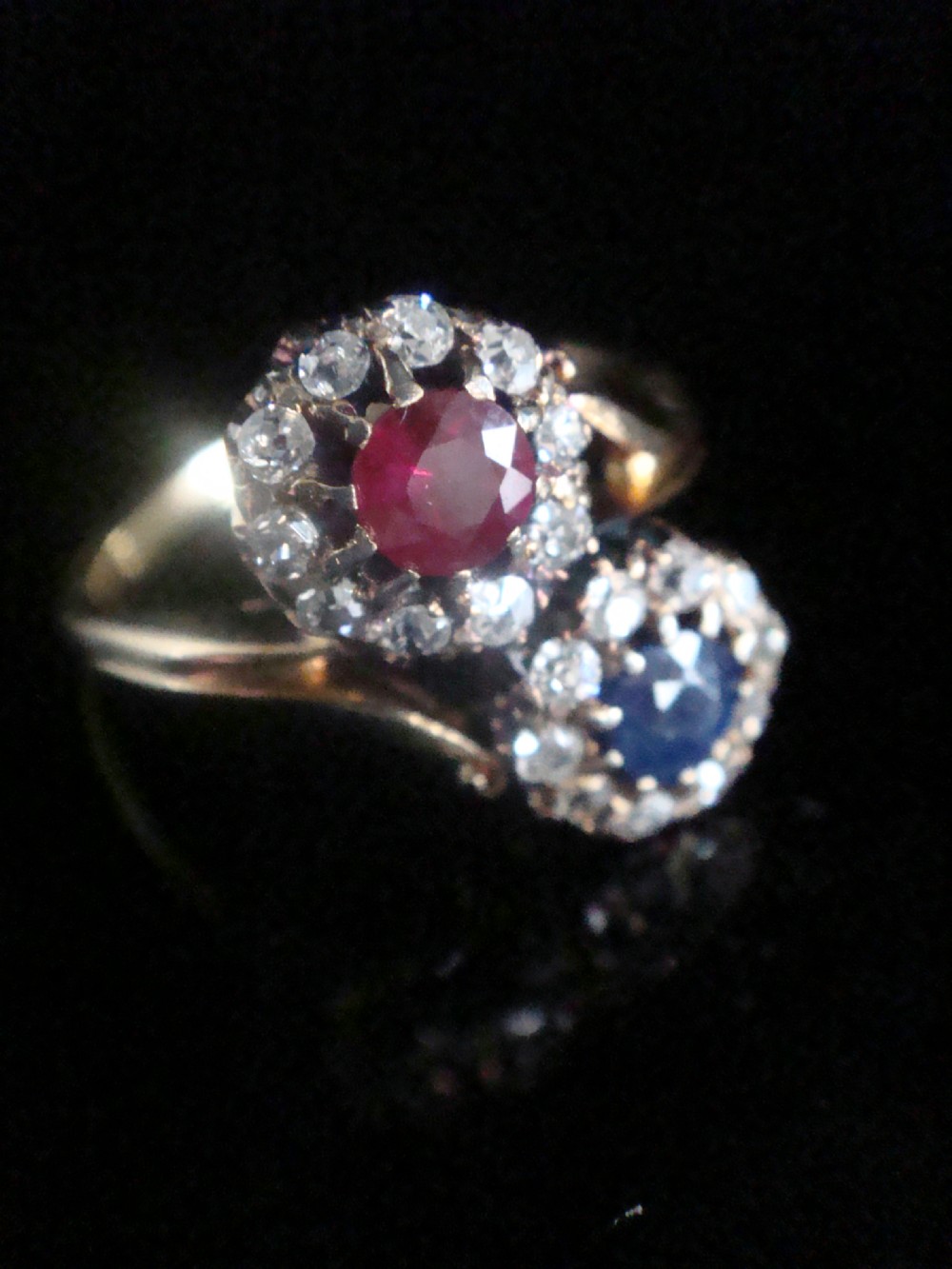 EDWARDIAN 18CT YELLOW GOLD SAPPHIRE RUBY OLD CUT DIAMOND TOI ET MOI CLUSTER RING View III