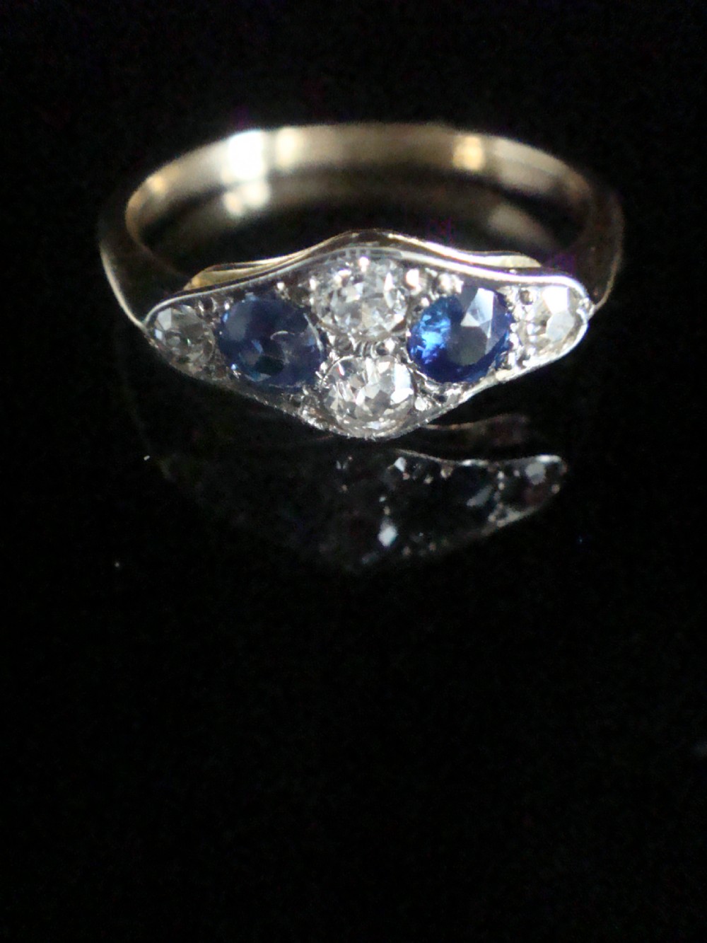 EDWARDIAN 18CT YELLOW GOLD PLATINUM SAPPHIRE OLD CUT DIAMOND CLUSTER RING