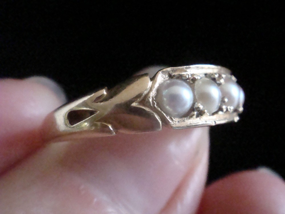 Victorian 18ct yellow gold five-stone ring set with a linear row of graduated white split pearls. View IV