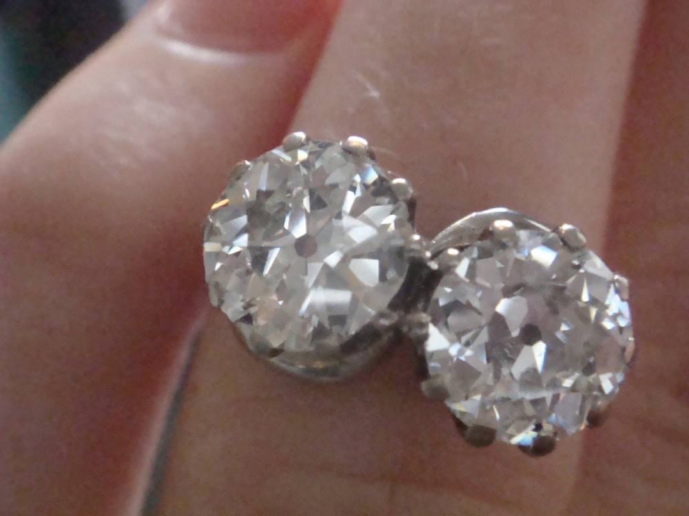 ART DECO PLATINUM 2.20CT TRANSITIONAL CUT TOI ET MOI I COLOUR VS1 View IV