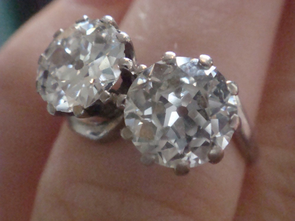 ART DECO PLATINUM 2.20CT TRANSITIONAL CUT TOI ET MOI I COLOUR VS1 View V