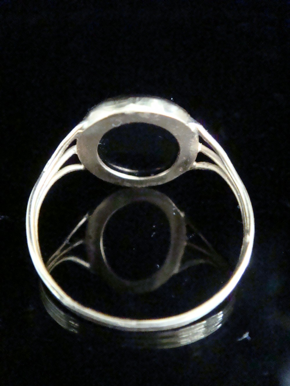 Stunning Victorian 18ct yellow gold dove pietra dura ring View III