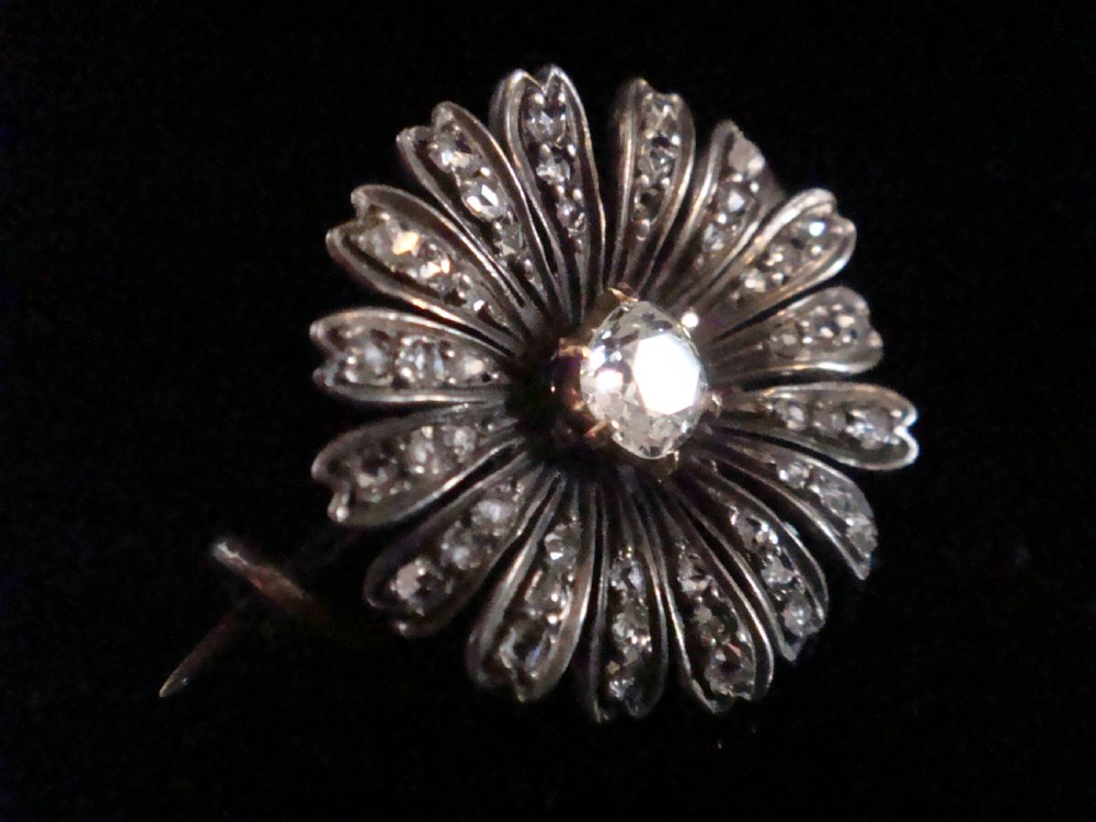 EDWARDIAN SILVER OLD CUT AND  ROSE CUT DIAMOND DIAMOND 0.75CT FLOWER BROOCH View II