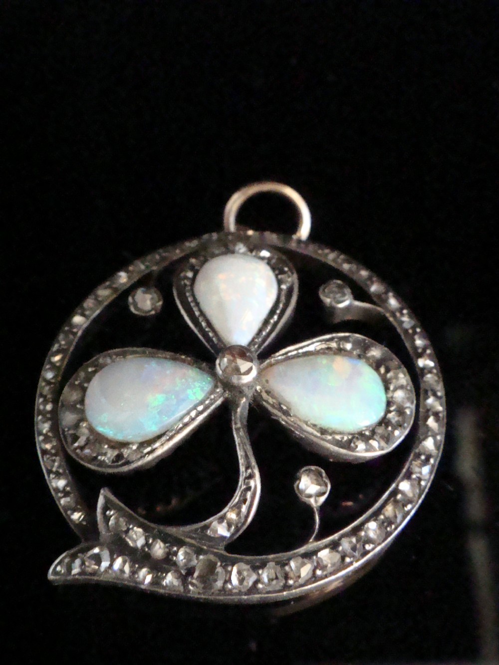 VICTORIAN ORIGINAL 18CT NATURAL SOLID OPAL DIAMOND LUCKY 3 LEAF CLOVER PENDANT  View II