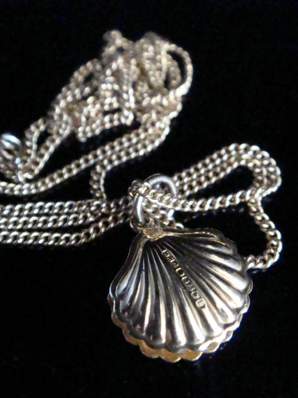 EDWARDIAN ORIGINAL 9CT YELLOW GOLD SHELL AND PEARL PENDANT