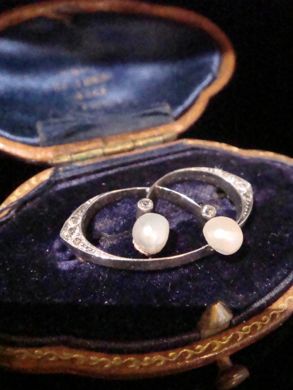 VICTORIAN 18CT PLATINUM NATURAL PEARL DIAMOND BROOCH IN ORIGINAL FITTED BOX View III