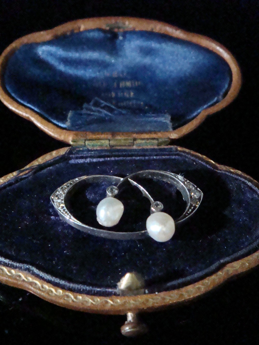 VICTORIAN 18CT PLATINUM NATURAL PEARL DIAMOND BROOCH IN ORIGINAL FITTED BOX View IV