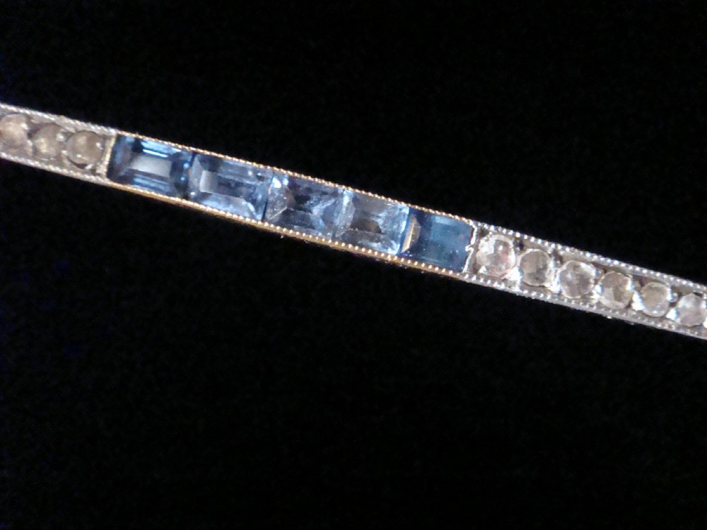 EDWARDIAN FRENCH 18CT YELLOW GOLD PLATINUM CALIBRE CUT SAPPHIRE DIAMOND BROOCH