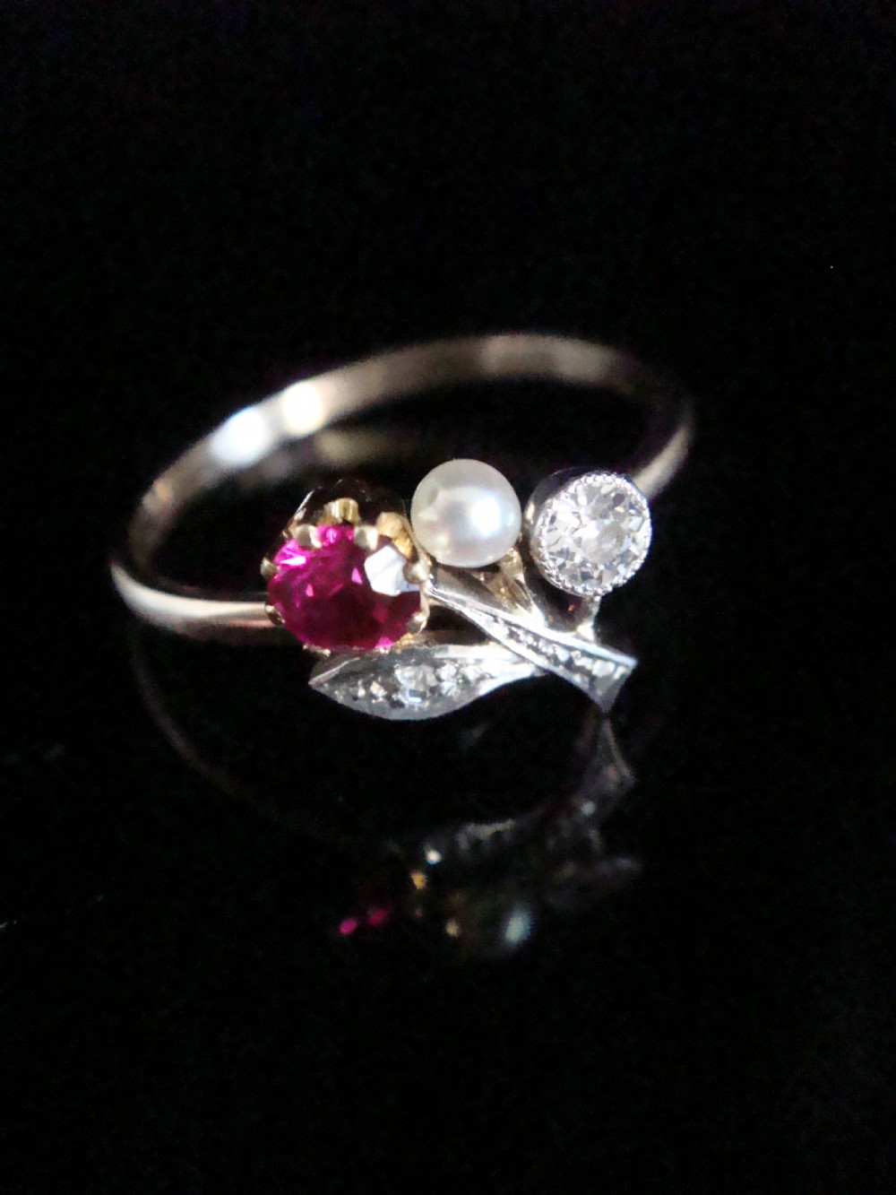 EDWARDIAN FRENCH 18CT YELLOW GOLD NATURAL RUBY DIAMOND AND NATURAL PEARL RING