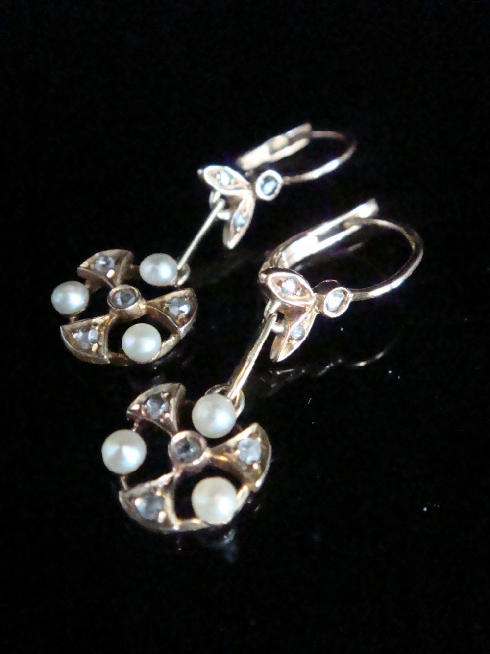 FRENCH EDWARDIAN 18CT YELLOW GOLD NATURAL PEARL DIAMOND DORMEUSE DROP EARRINGS