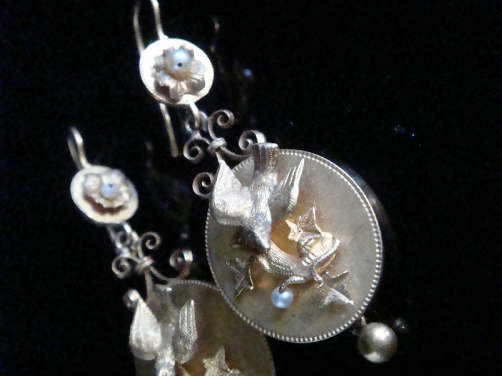 Stunning Victorian 15ct 18ct yellow gold natural pearl dove drop earrings View III