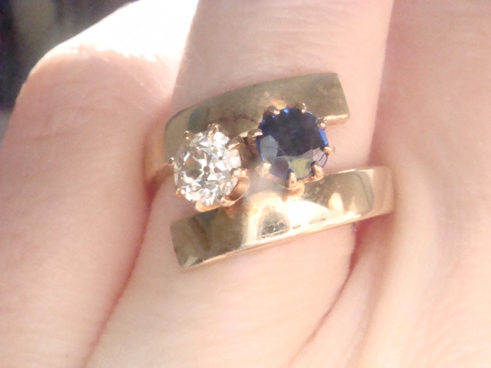 1940s RETRO 18CT NATURAL SAPPHIRE AND DIAMOND DESIGNER TOI ET MOI 2 STONE RING View IV