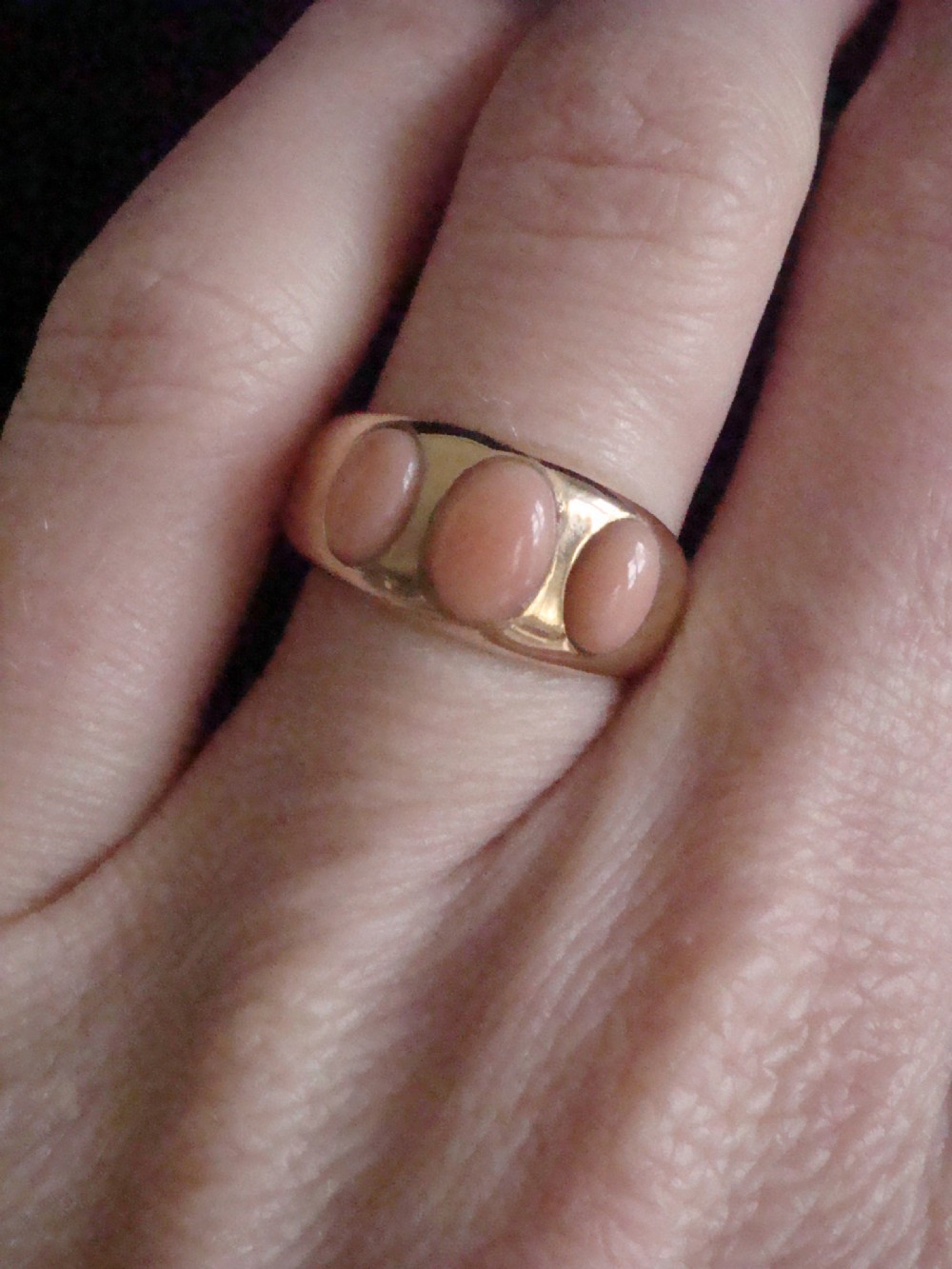 VICTORIAN 1882 18CT YELLOW GOLD NATURAL LARGE CORAL 3 STONE GYPSY RING View II