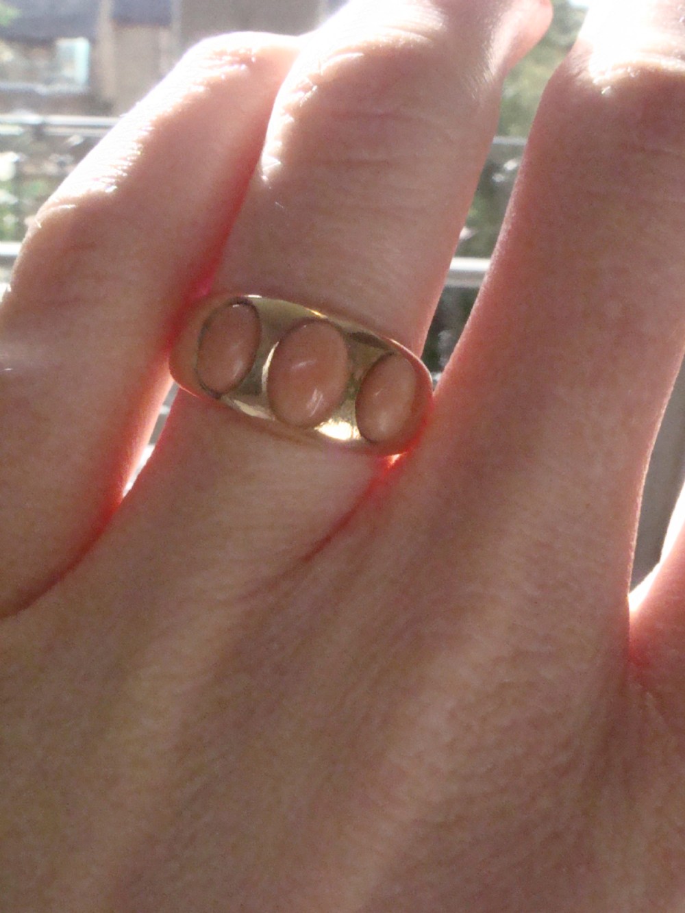 VICTORIAN 1882 18CT YELLOW GOLD NATURAL LARGE CORAL 3 STONE GYPSY RING View III