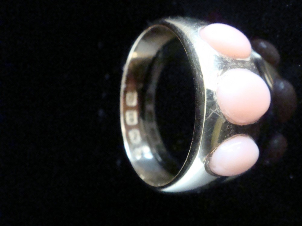 VICTORIAN 1882 18CT YELLOW GOLD NATURAL LARGE CORAL 3 STONE GYPSY RING View IV