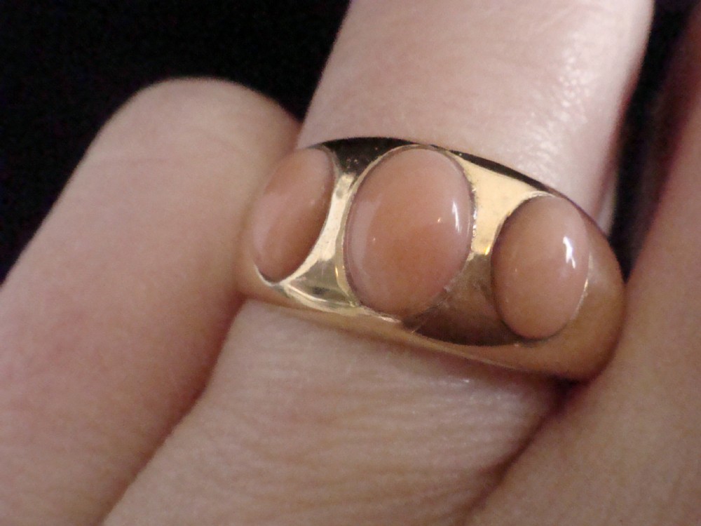 VICTORIAN 1882 18CT YELLOW GOLD NATURAL LARGE CORAL 3 STONE GYPSY RING View VII