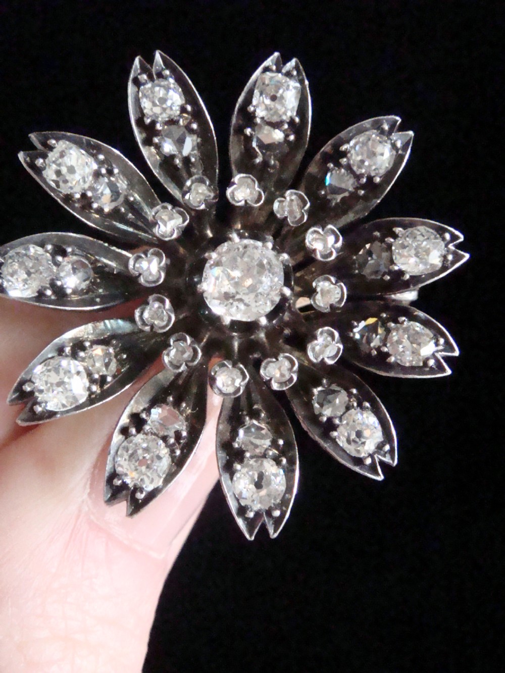 VICTORIAN 18CT OLD CUT DIAMOND BROOCH CENTRE DIA 0.60CT TOTAL 3.00CT View IV