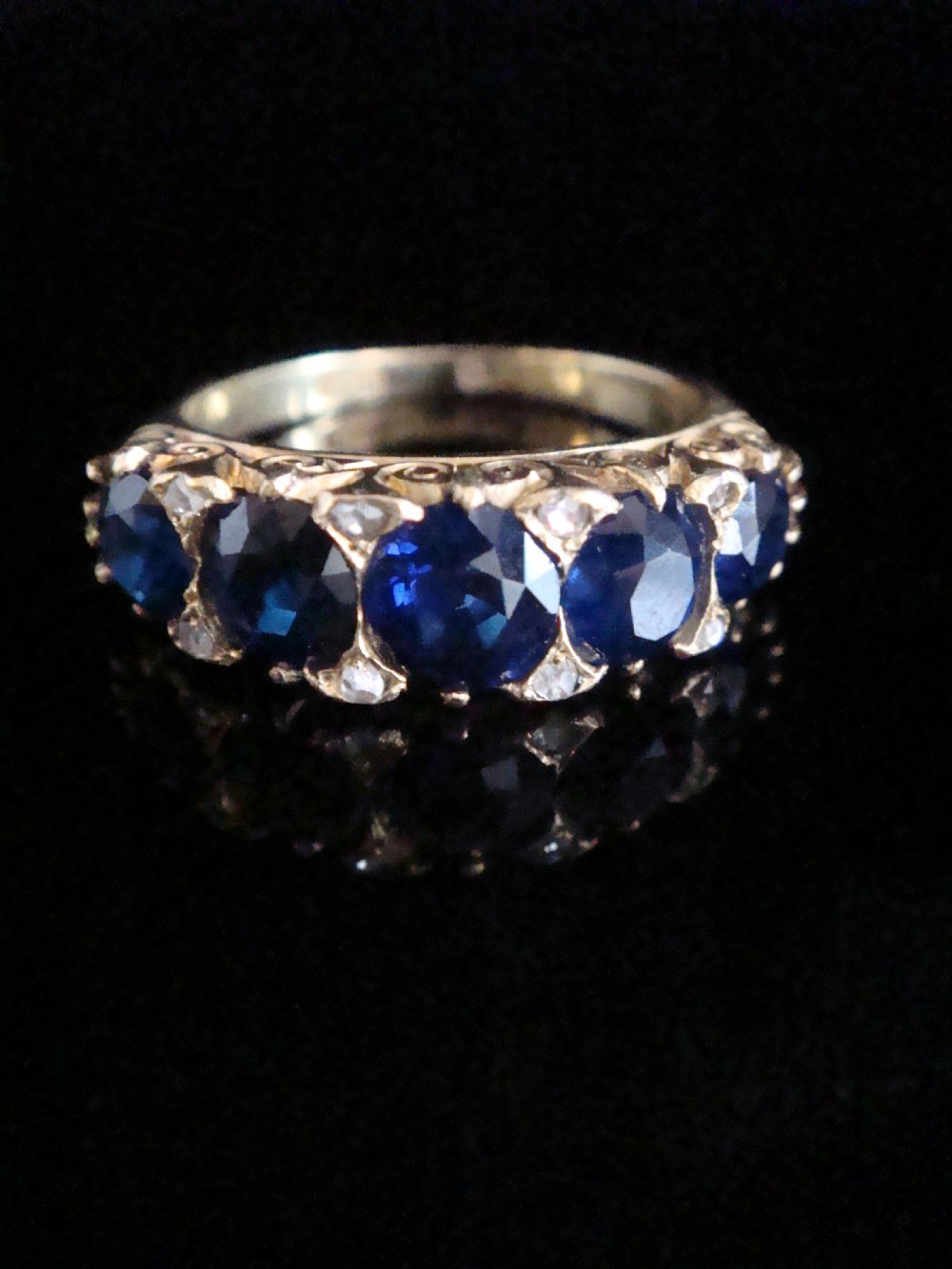 VICTORIAN 18CT YELLOW GOLD NATURAL CERTIFICATED SAPPHIRE NO HEAT & OLD CUT DIAMOND 5 STONE BOAT RING