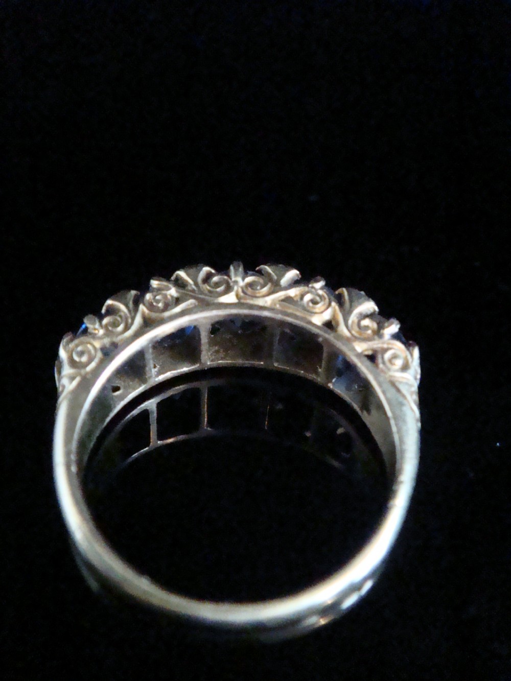 VICTORIAN 18CT YELLOW GOLD NATURAL CERTIFICATED SAPPHIRE NO HEAT & OLD CUT DIAMOND 5 STONE BOAT RING View II