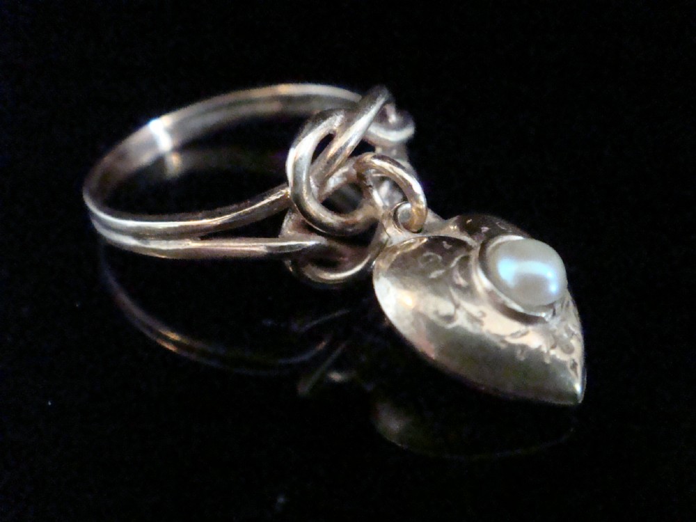 Victorian 9ct rose gold lovers knot dangle heart cultured pearl ring