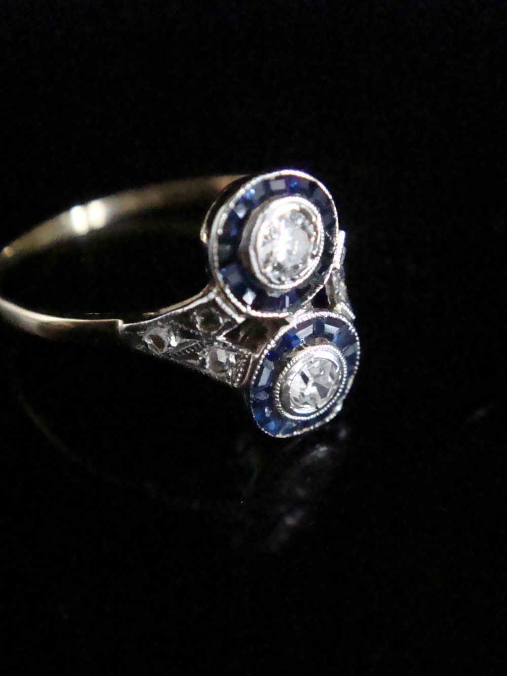 EDWARDIAN 18CT PLATINUM NATURAL CALIBRE CUT SAPPHIRE DIAMOND TOI ET MOI RING View II