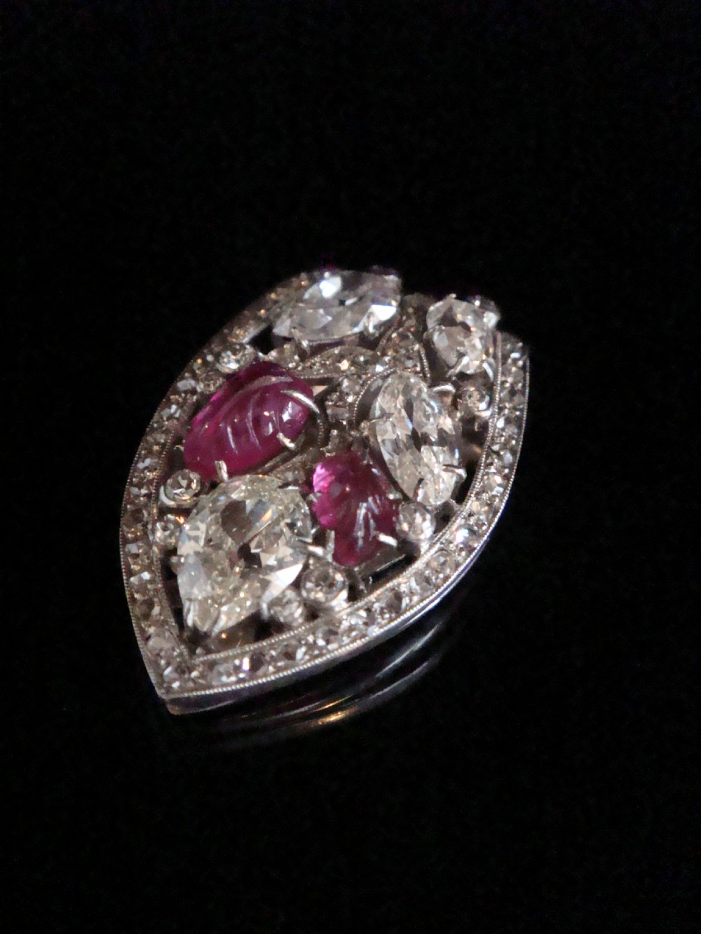 EDWARDIAN FRENCH PLATINUM CARVED RUBY OLD CUT DIAMOND 3.20CT CLIP BROOCH PENDANT