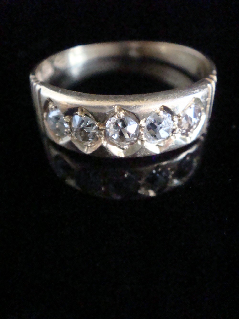 VICTORIAN 18CT YELLOW GOLD OLD CUT DIAMOND THICK GYPSY 5 STONE RING