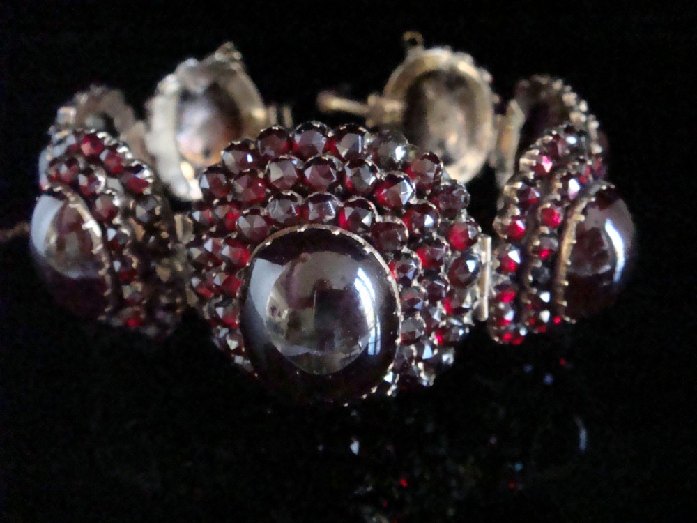 HUGE VICTORIAN BOHEMIAN CABOCHON GARNET BRACELET 56G 7
