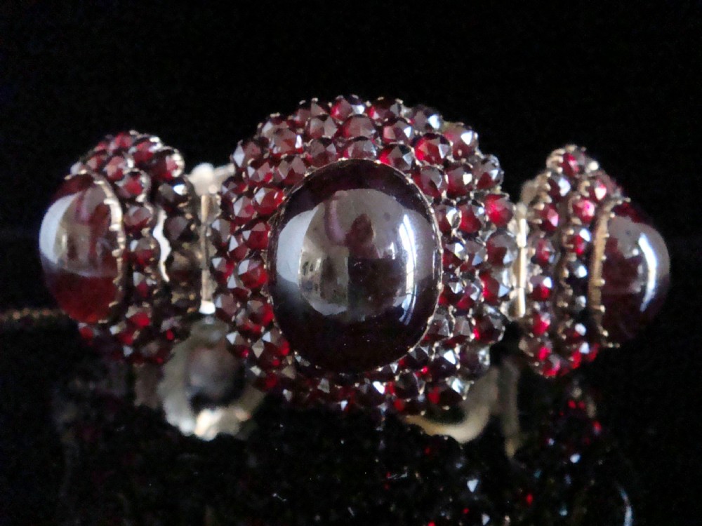 HUGE VICTORIAN BOHEMIAN CABOCHON GARNET BRACELET 56G 7