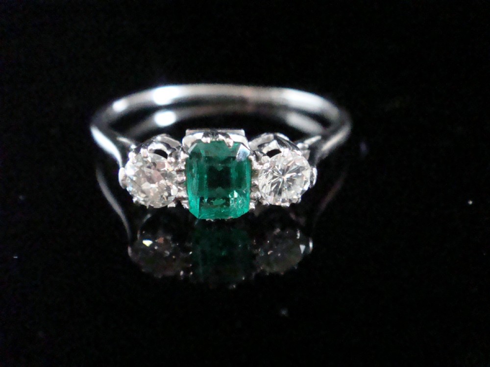EDWARDIAN PLATINUM TRILOGY OLD CUT DIAMOND 0.40CT & EMERALD 0.40CT 3 STONE RING