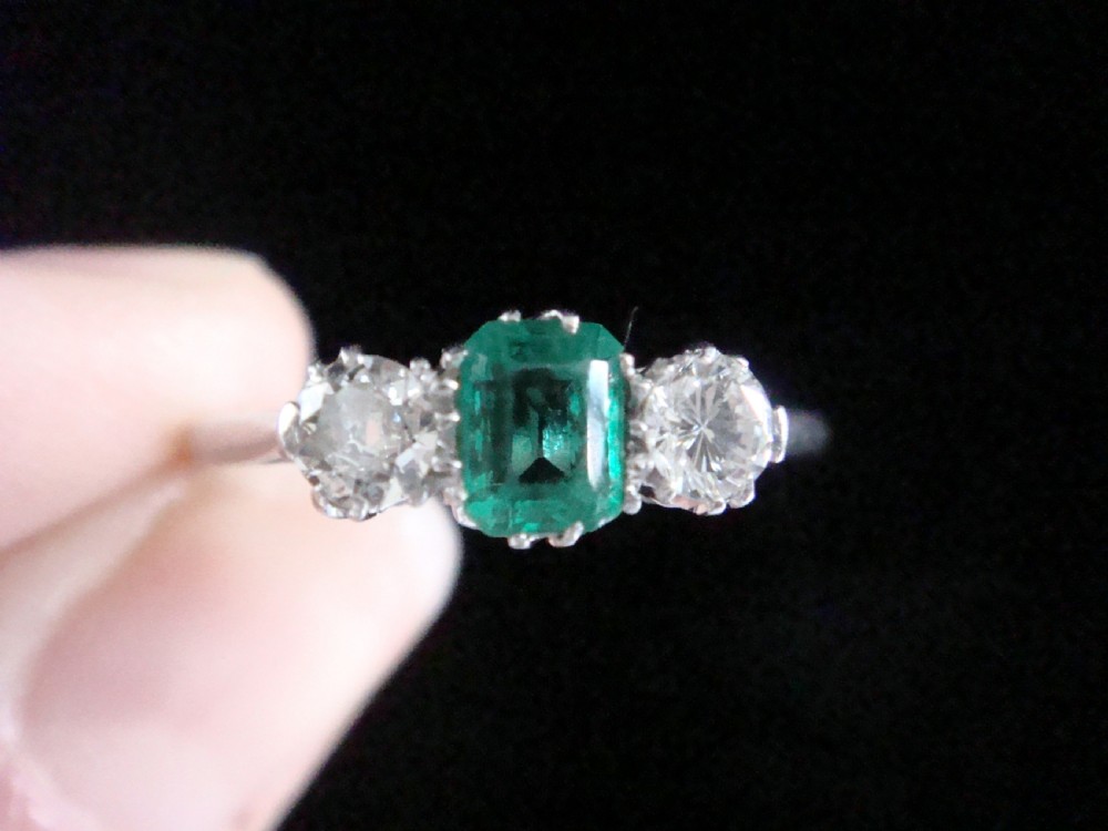 EDWARDIAN PLATINUM TRILOGY OLD CUT DIAMOND 0.40CT & EMERALD 0.40CT 3 STONE RING View II