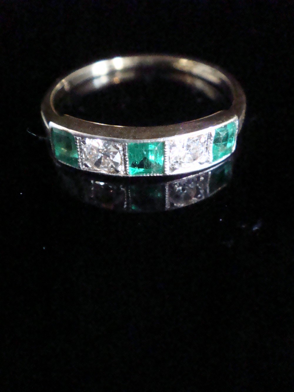 EDWARDIAN 18CT YELLOW GOLD NATURAL EMERALD & OLD CUT DIAMOND 5 STONE RING