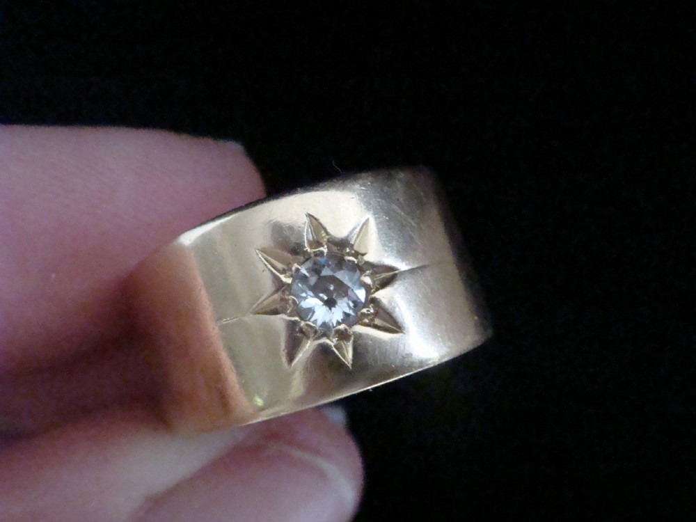 VICTORIAN 18CT WIDE YELLOW GOLD BAND OLD CUT DIAMOND 0.20CT GYPSY STAR BAND