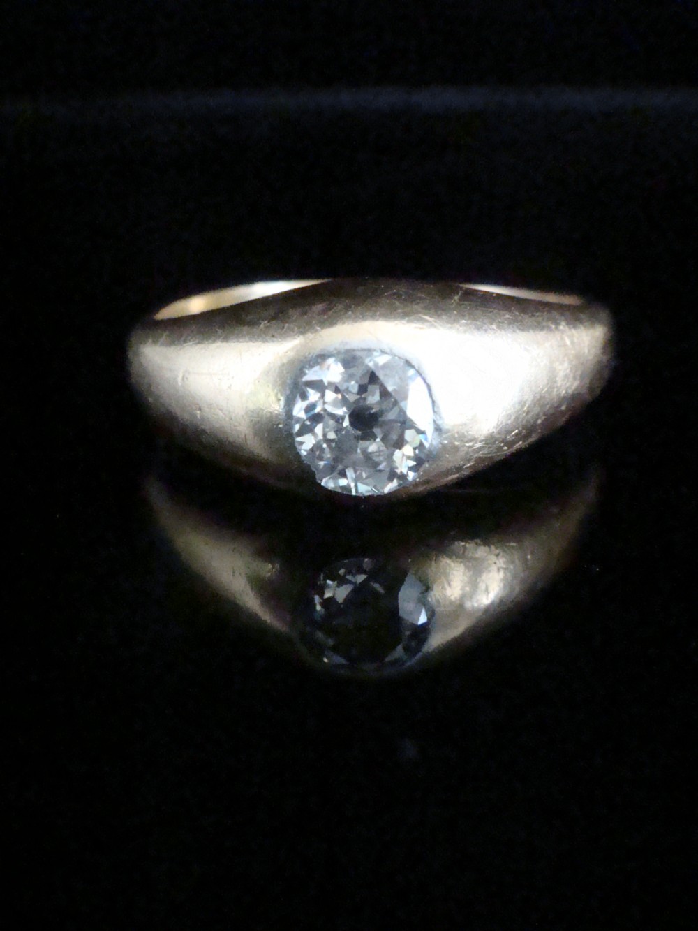 VICTORIAN 18CT YELLOW GOLD BAND OLD CUT DIAMOND SINGLE STONE 0.50CT GYPSY BAND View V