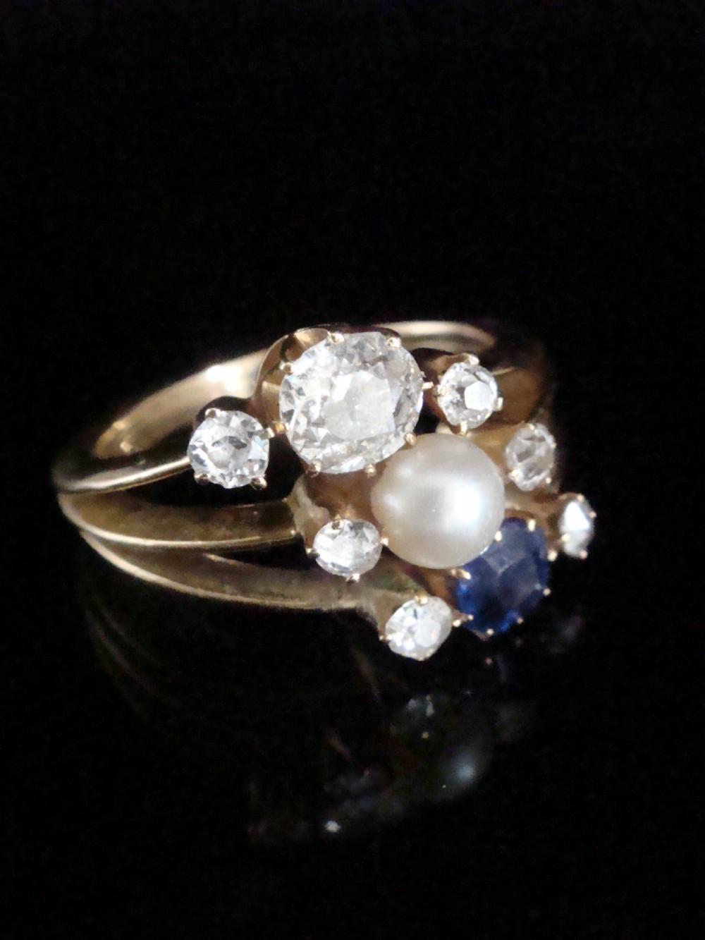 EDWARDIAN FRENCH 18CT YELLOW GOLD NATURAL SAPPHIRE DIAMOND NATURAL PEARL RING View II