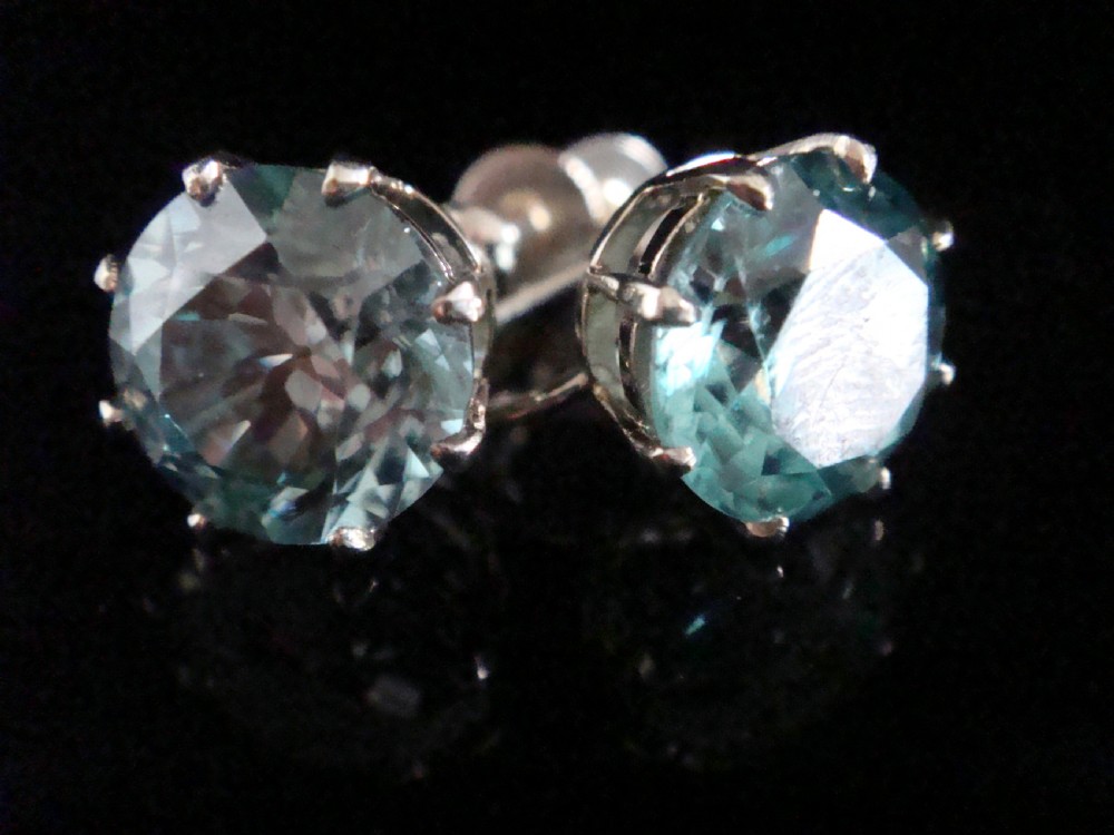 EDWARDIAN 9CT WHITE GOLD NATURAL BLUE ZIRCON SOLITAIRE SCREW EARRINGS