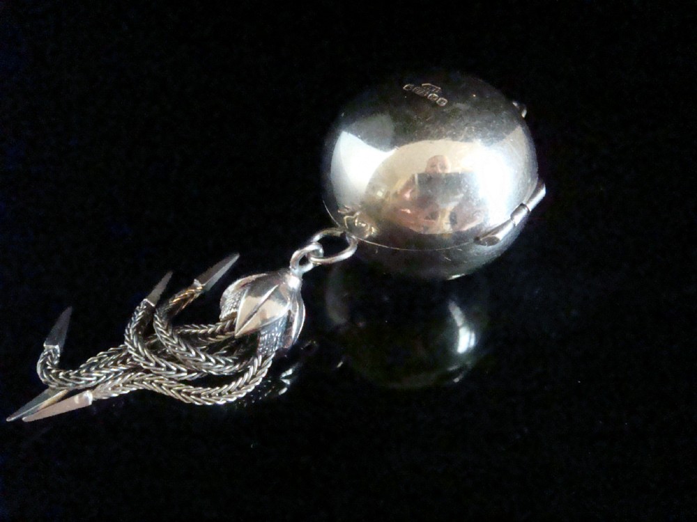 VERY LARGE EDWARDIAN/ VINTAGE  9CT YELLOW GOLD ORB LOCKET PENDANT