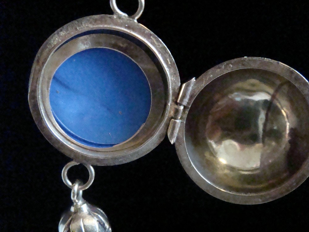 VERY LARGE EDWARDIAN/ VINTAGE  9CT YELLOW GOLD ORB LOCKET PENDANT View V
