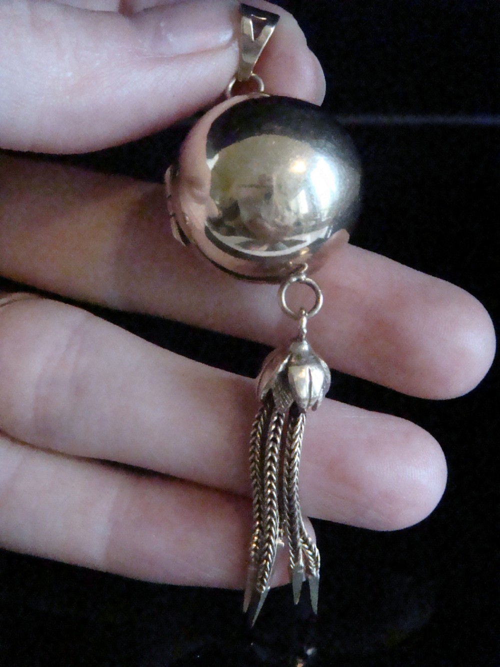 VERY LARGE EDWARDIAN/ VINTAGE  9CT YELLOW GOLD ORB LOCKET PENDANT View VI