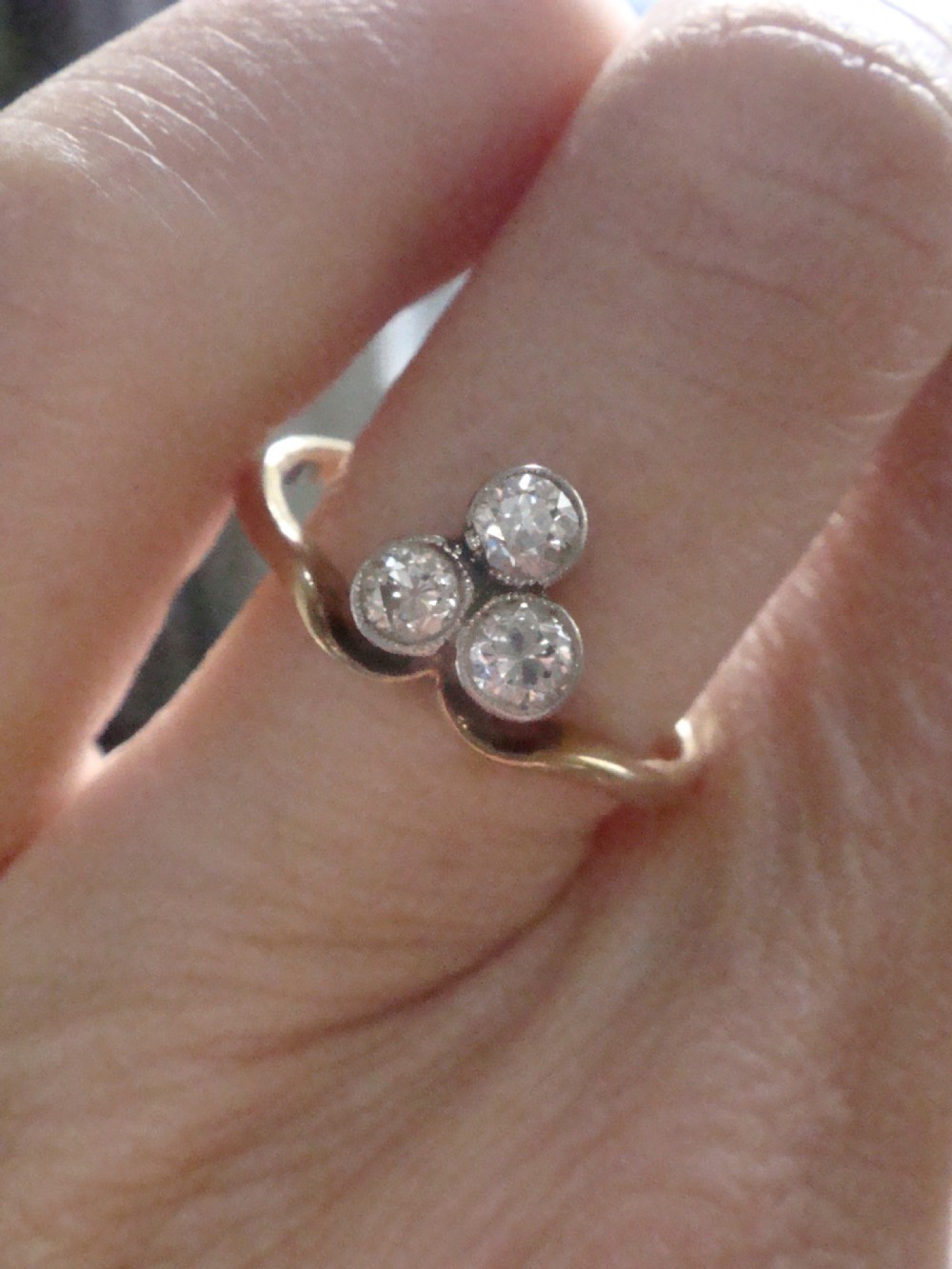 Edwardian 18ct 18k yellow gold platinum old cut diamond 3 stone lucky clover View II