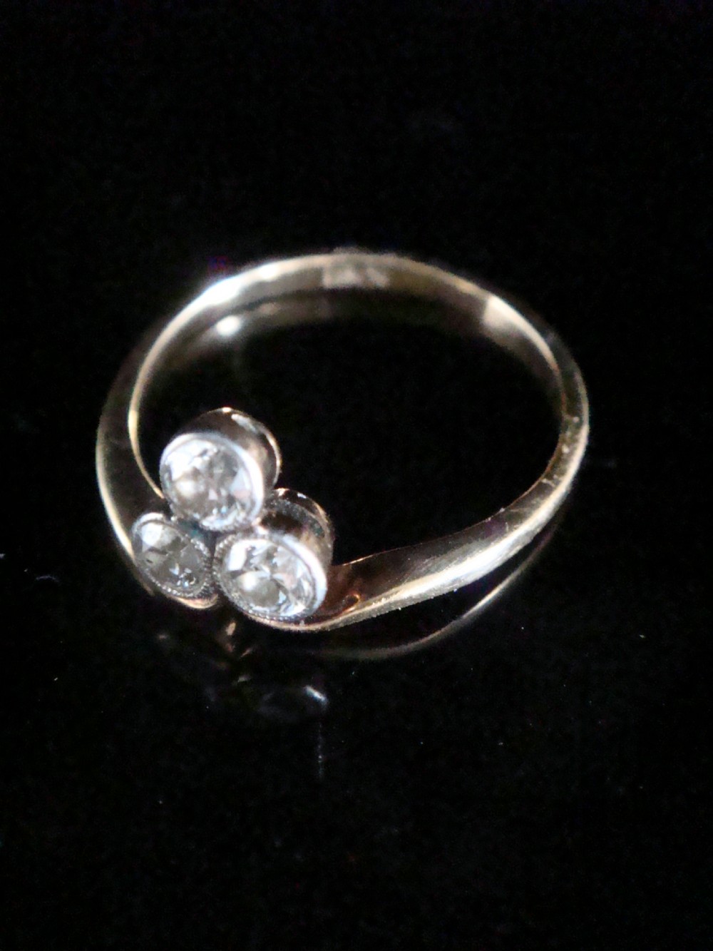 Edwardian 18ct 18k yellow gold platinum old cut diamond 3 stone lucky clover View IV