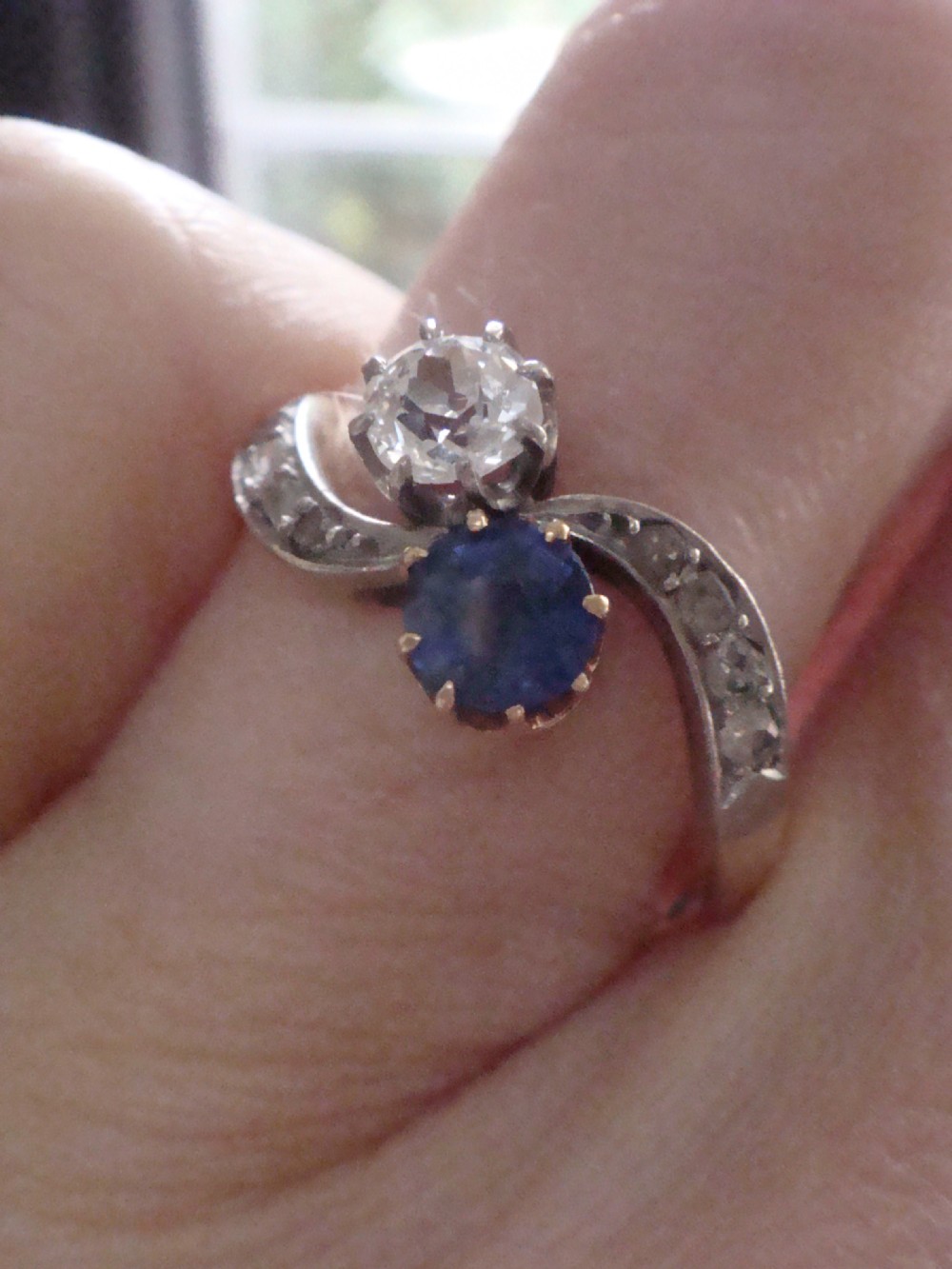 FRENCH EDWARDIAN 18CT YELLOW GOLD SAPPHIRE OLD CUT DIAMOND TOI ET MOI RING View V